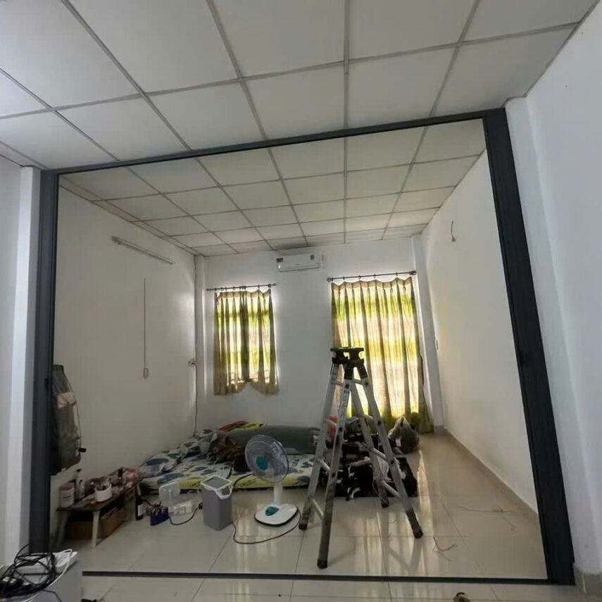 Vách Ngăn Tổ Ong Tại Quận 5