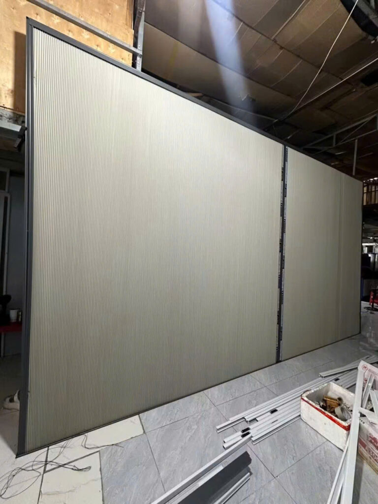 Vách Ngăn Tổ Ong Tại Quận 1